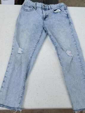 Light Blue Distressed Women's Jeans — Classic High-Waist Fit